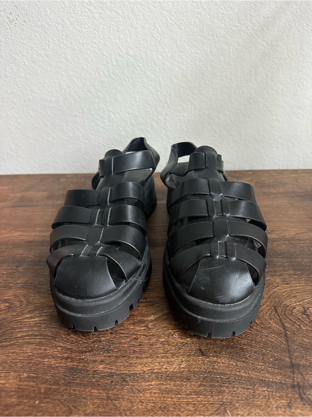 American Eagle Womens Black Chunky Fisherman Sandals size 8